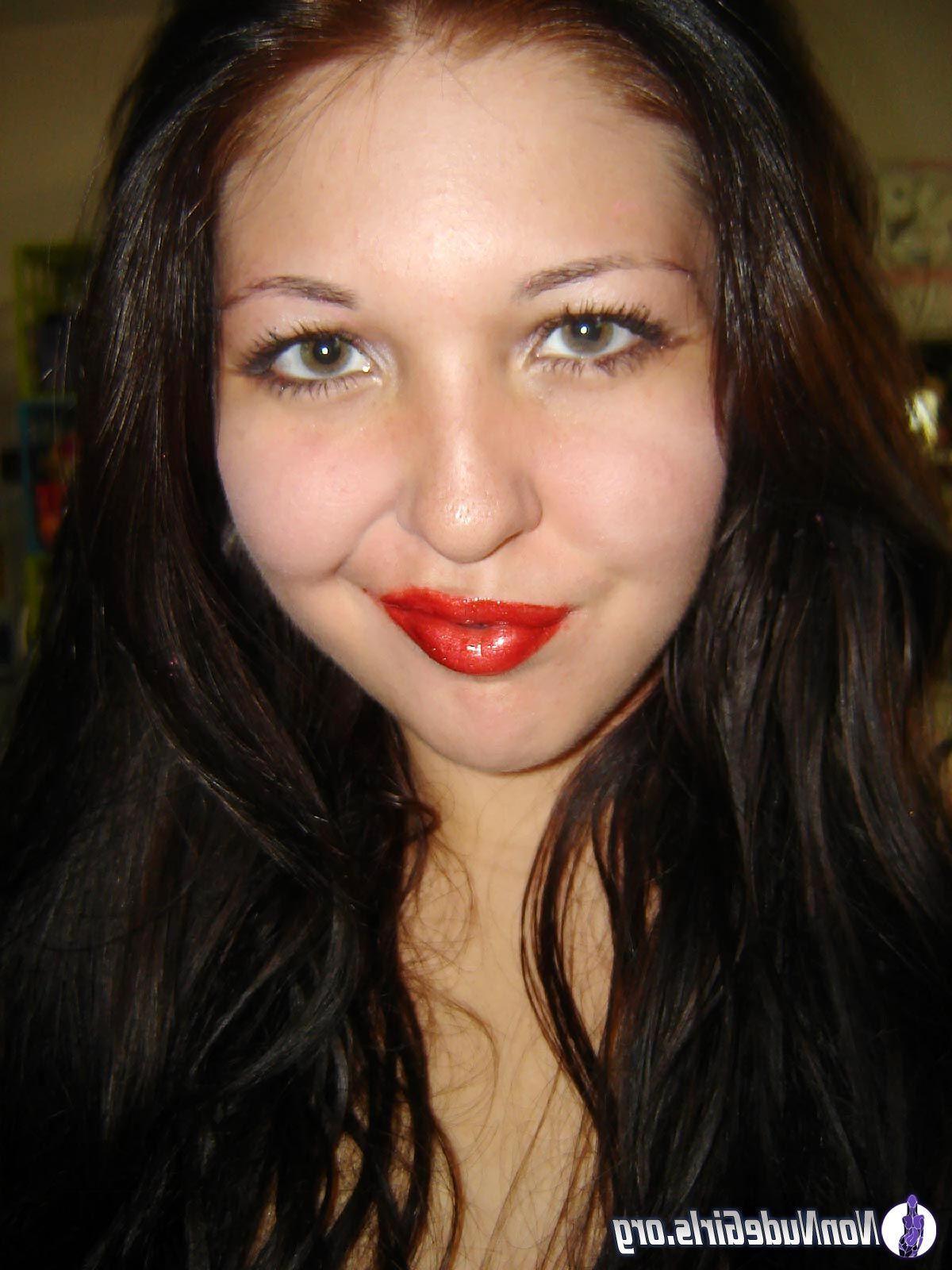 19P Pictures of naughty teen girls flaunting their stuff