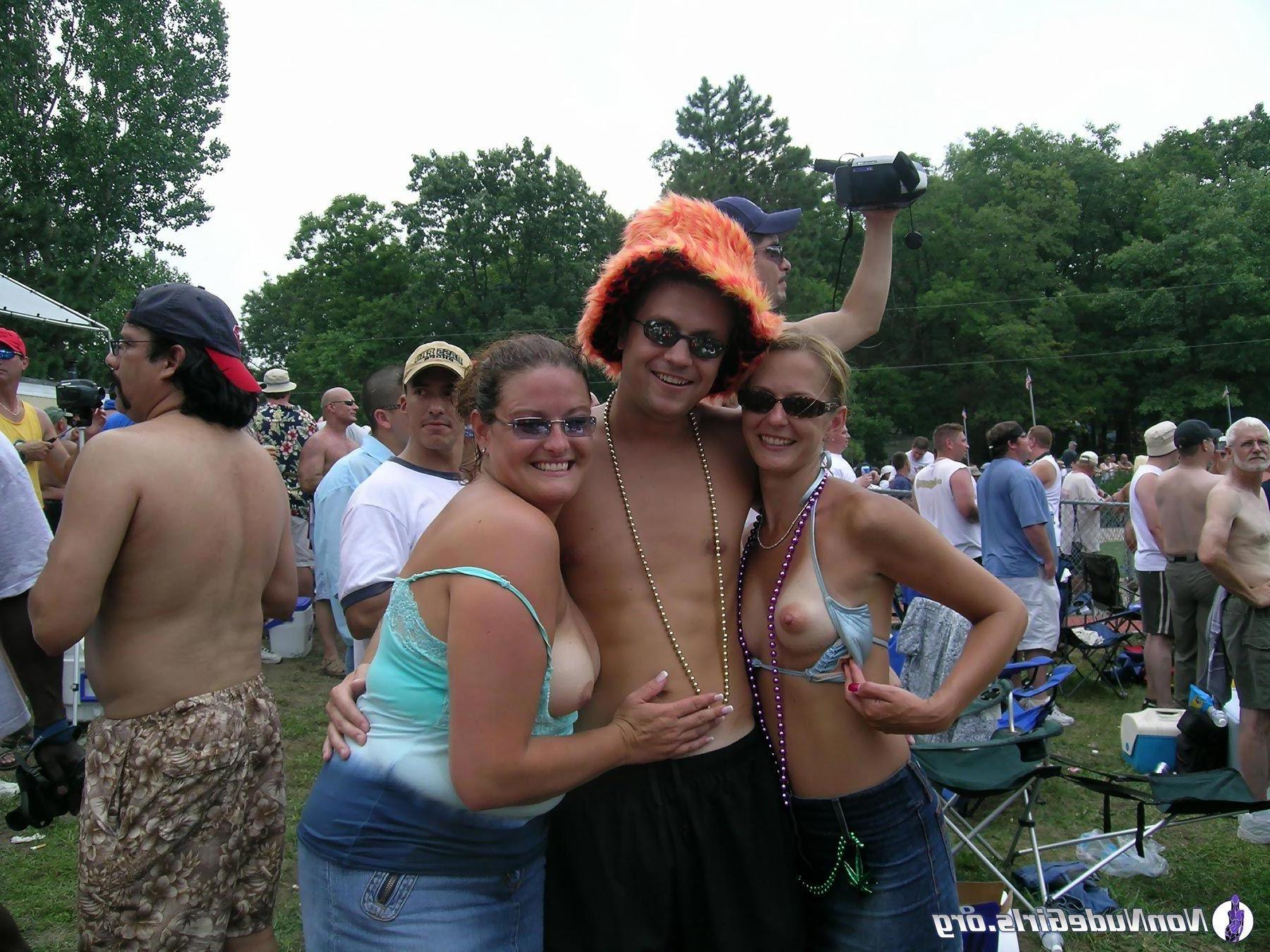20P Pictures of hot party girls going wild