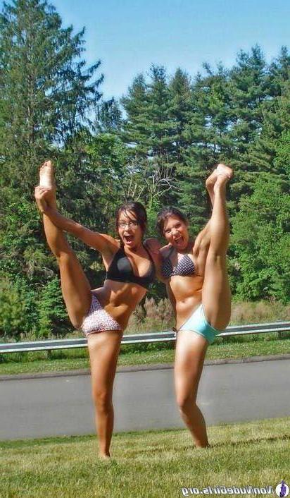 20P Pictures of super-hot girls in bikinis