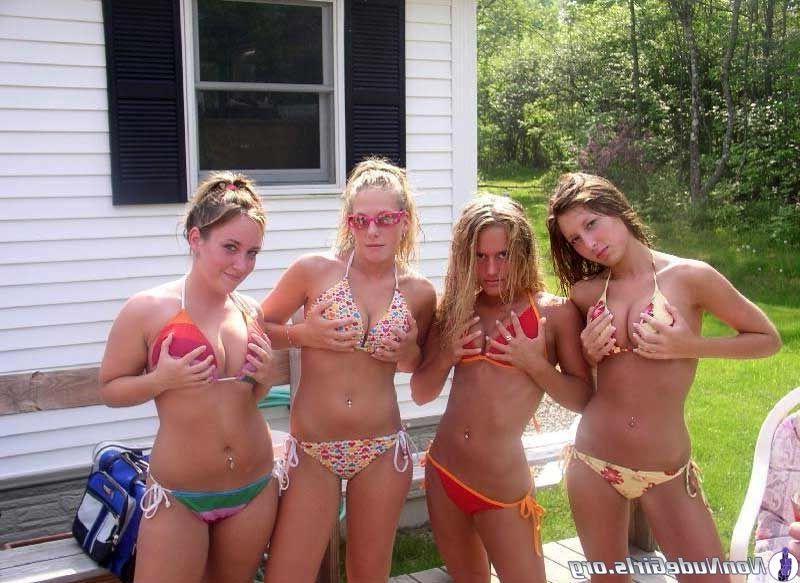 20P Pictures of super-hot girls in bikinis