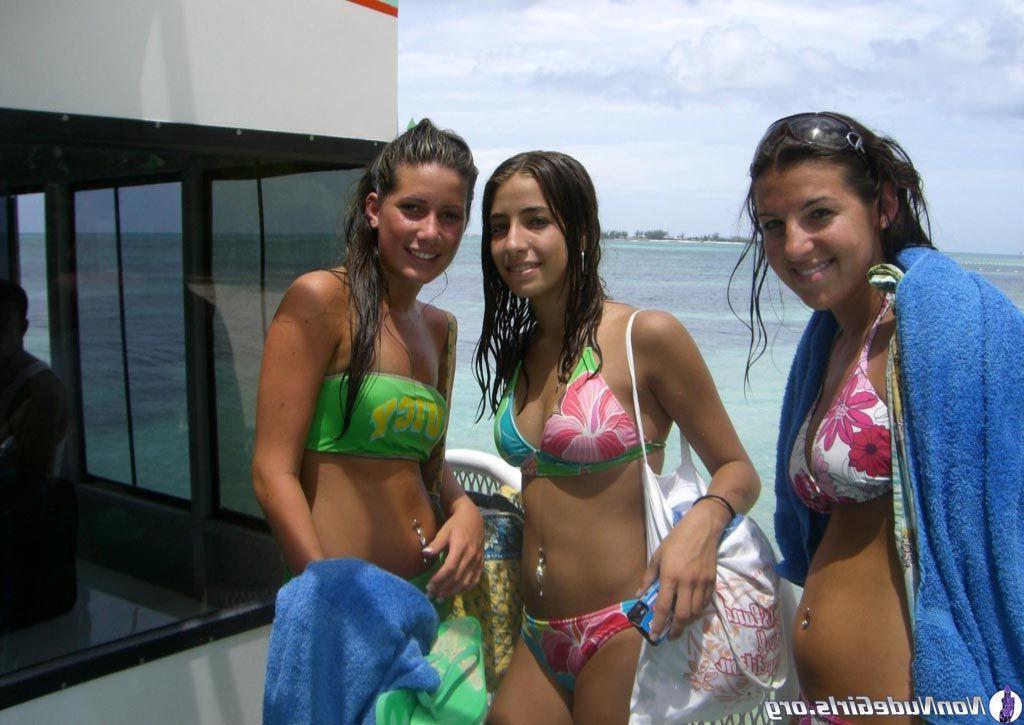 20P Pictures of teen girls looking hot in bikinis