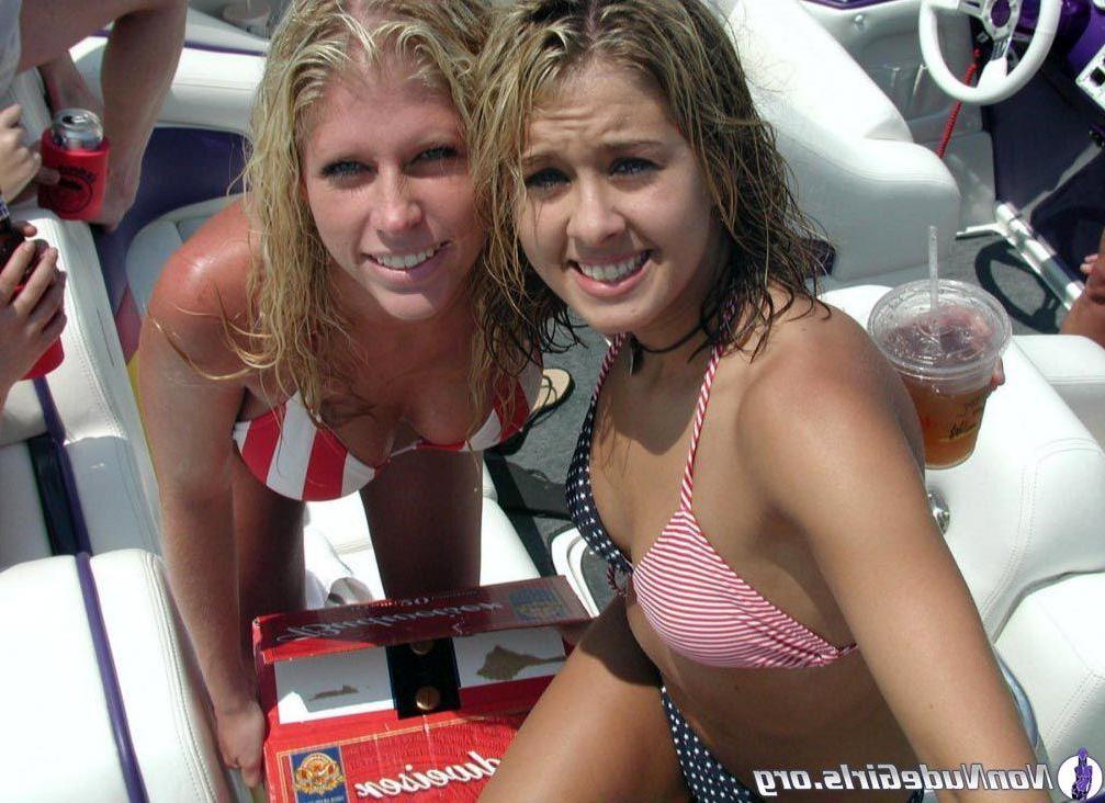 20P Pictures of teen girls looking hot in bikinis