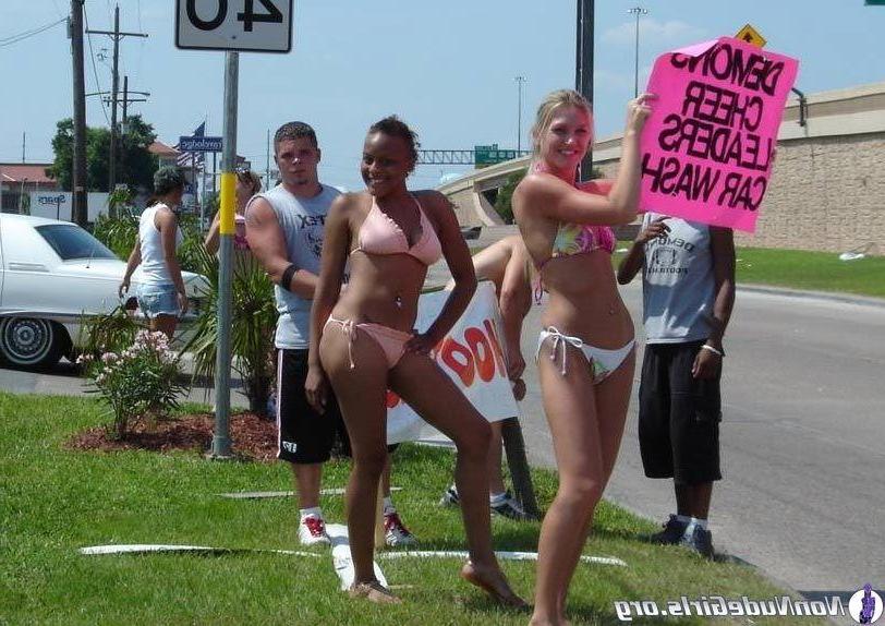 20P Pictures of super-hot teen girls in bikinis