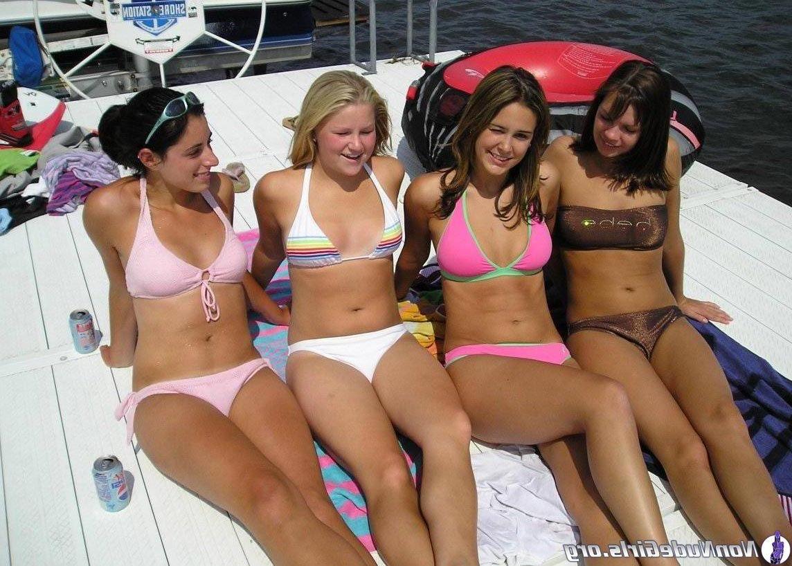 20P Pictures of super-hot teen girls in bikinis