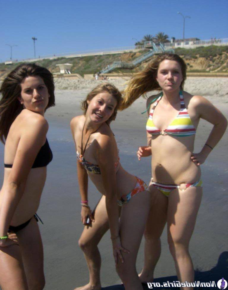 20P Pictures of super-hot teen girls in bikinis