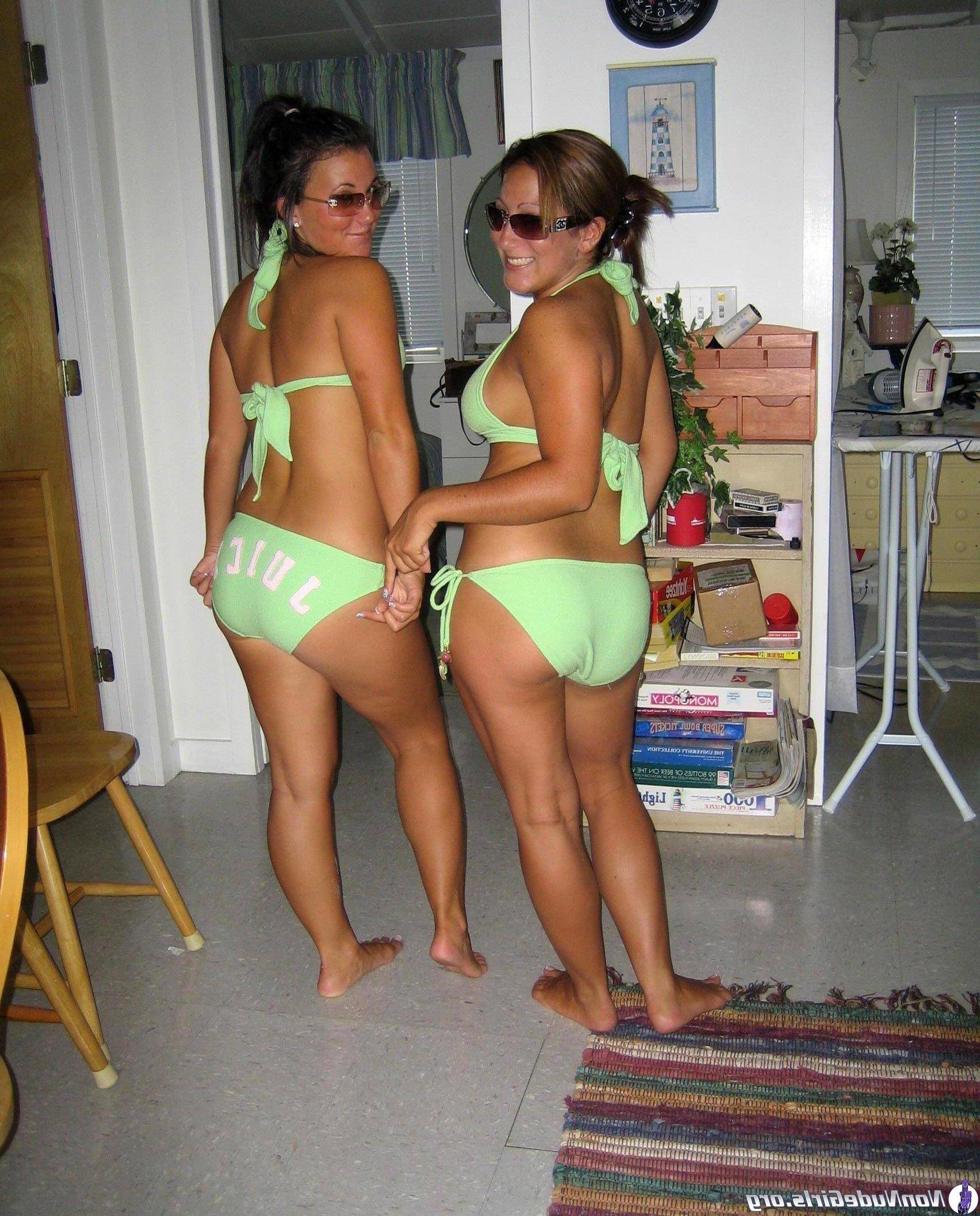 20P Pictures of super-hot teen girls in bikinis