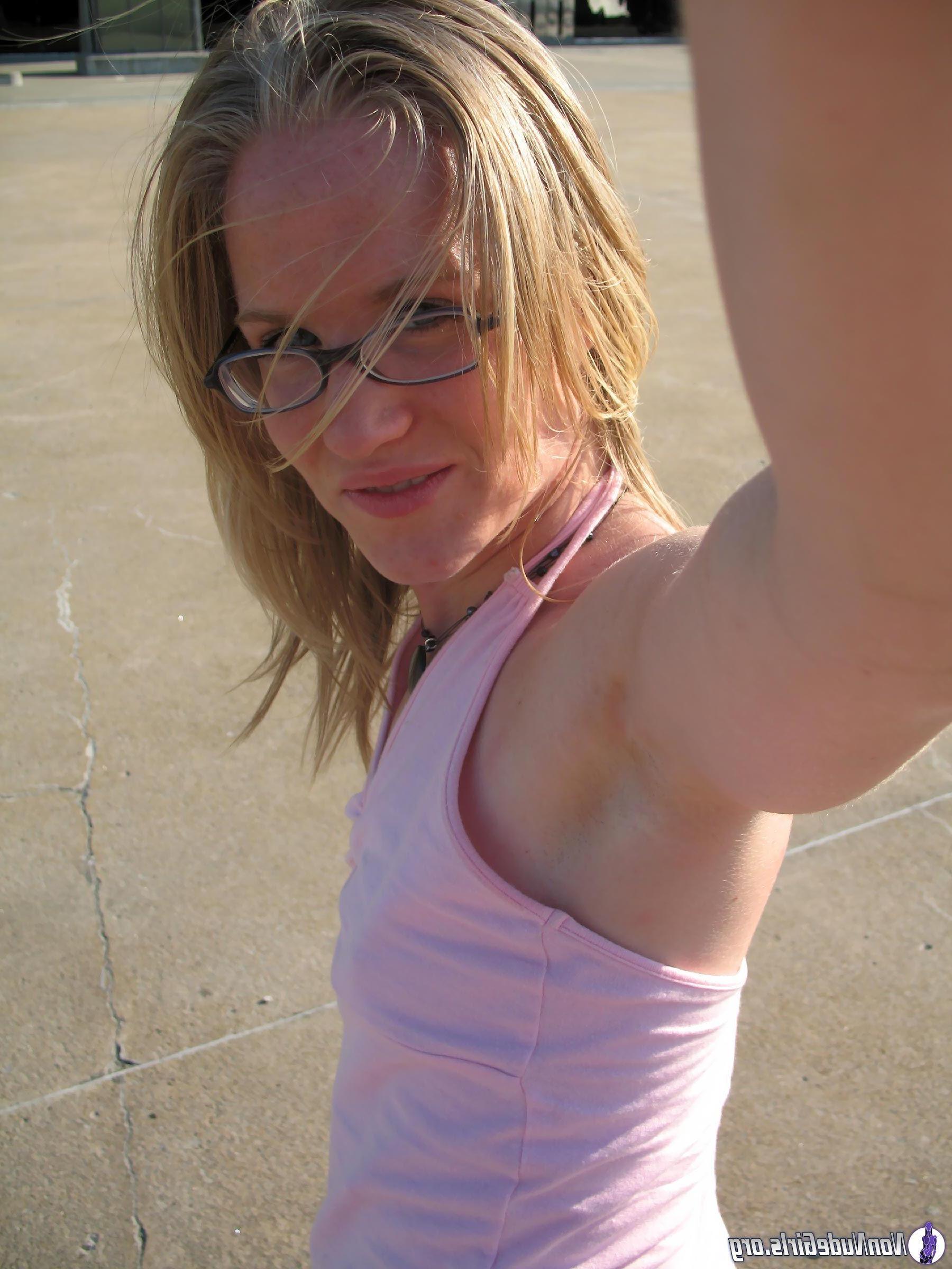 20P Pictures of naughty girls having fun