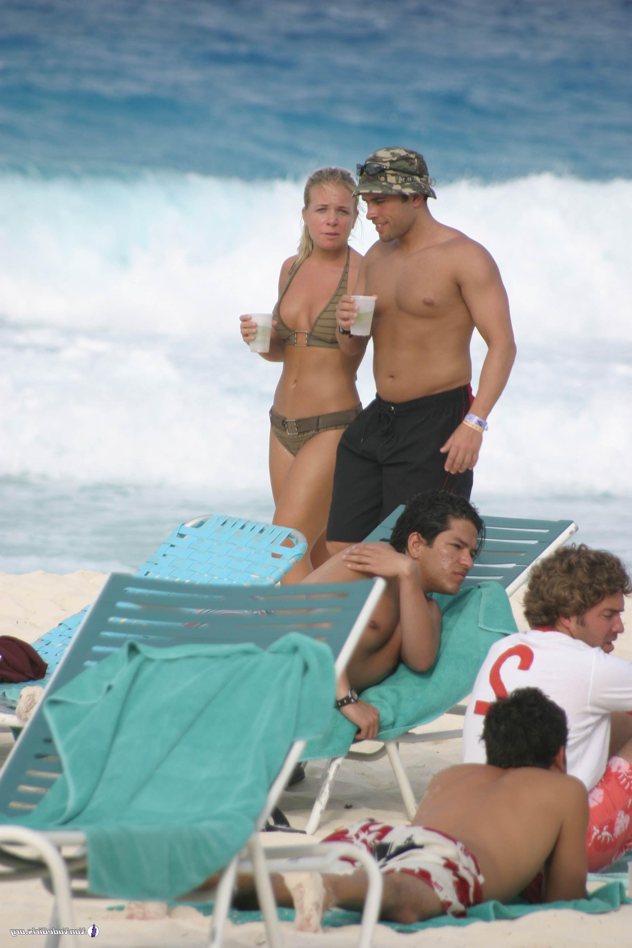 19P Pictures of hot teen girls going wild