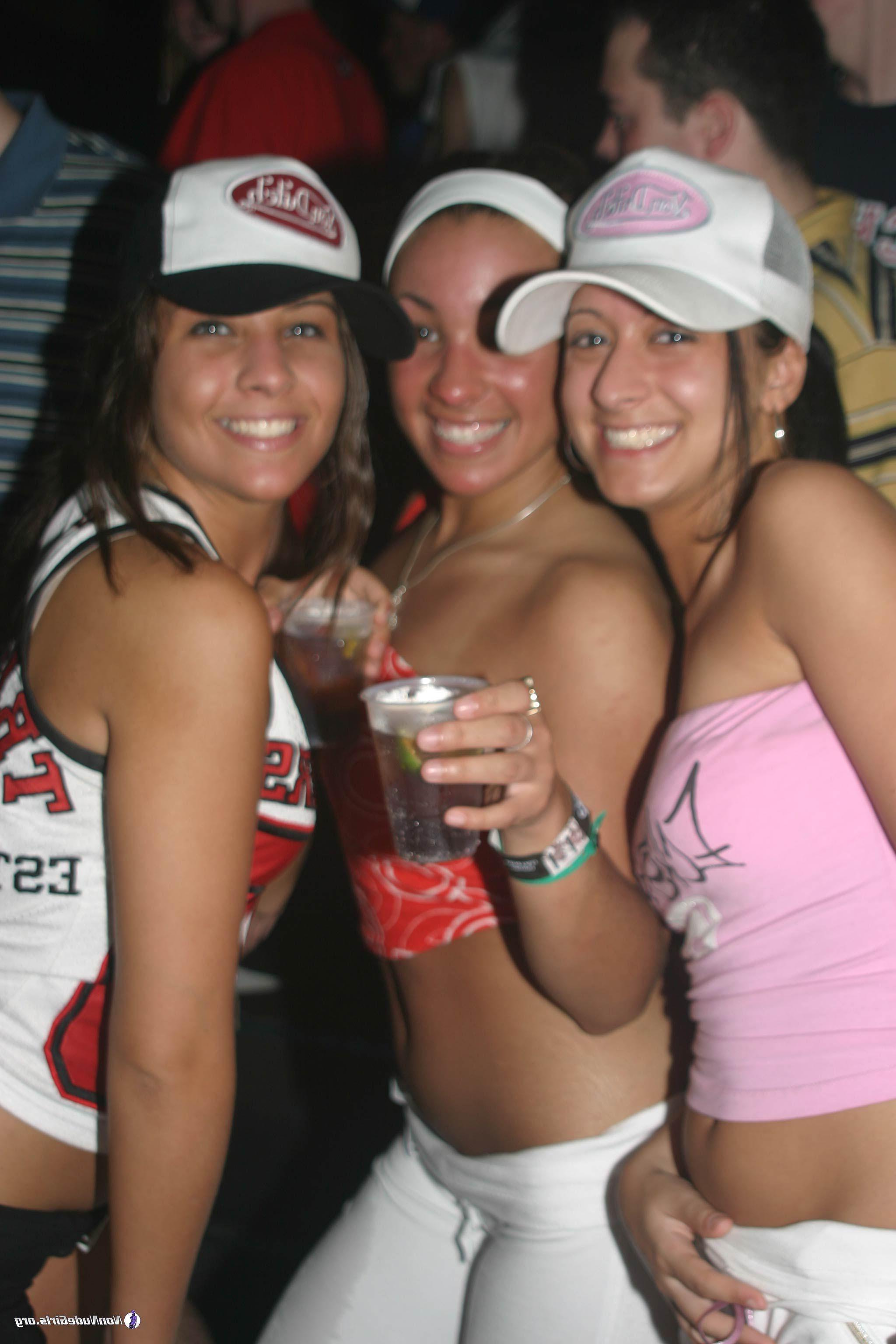 19P Pictures of hot teen girls going wild