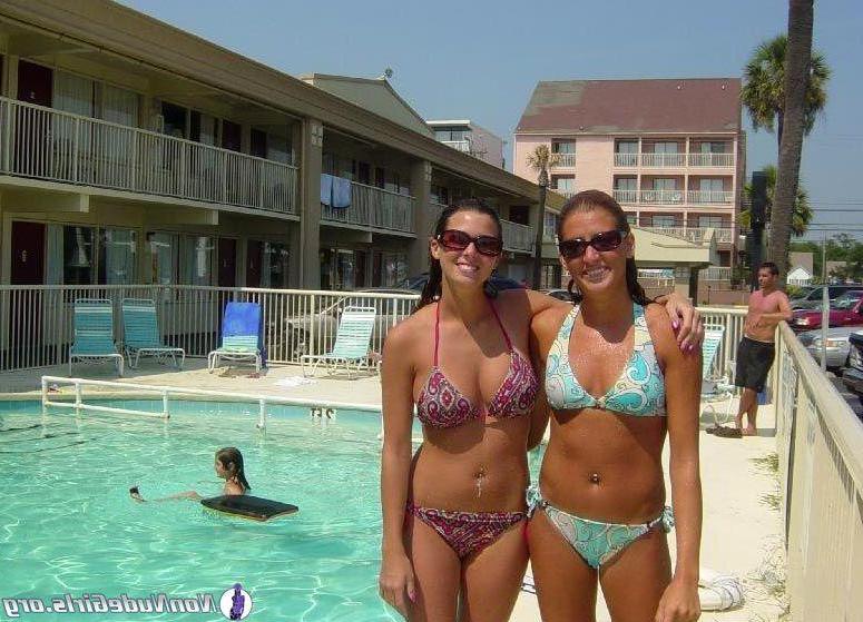 19P Pictures of hot girls in bikinis