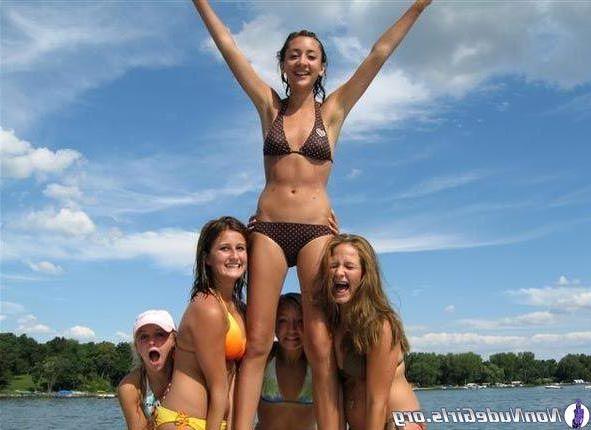 19P Pictures of hot girls in bikinis