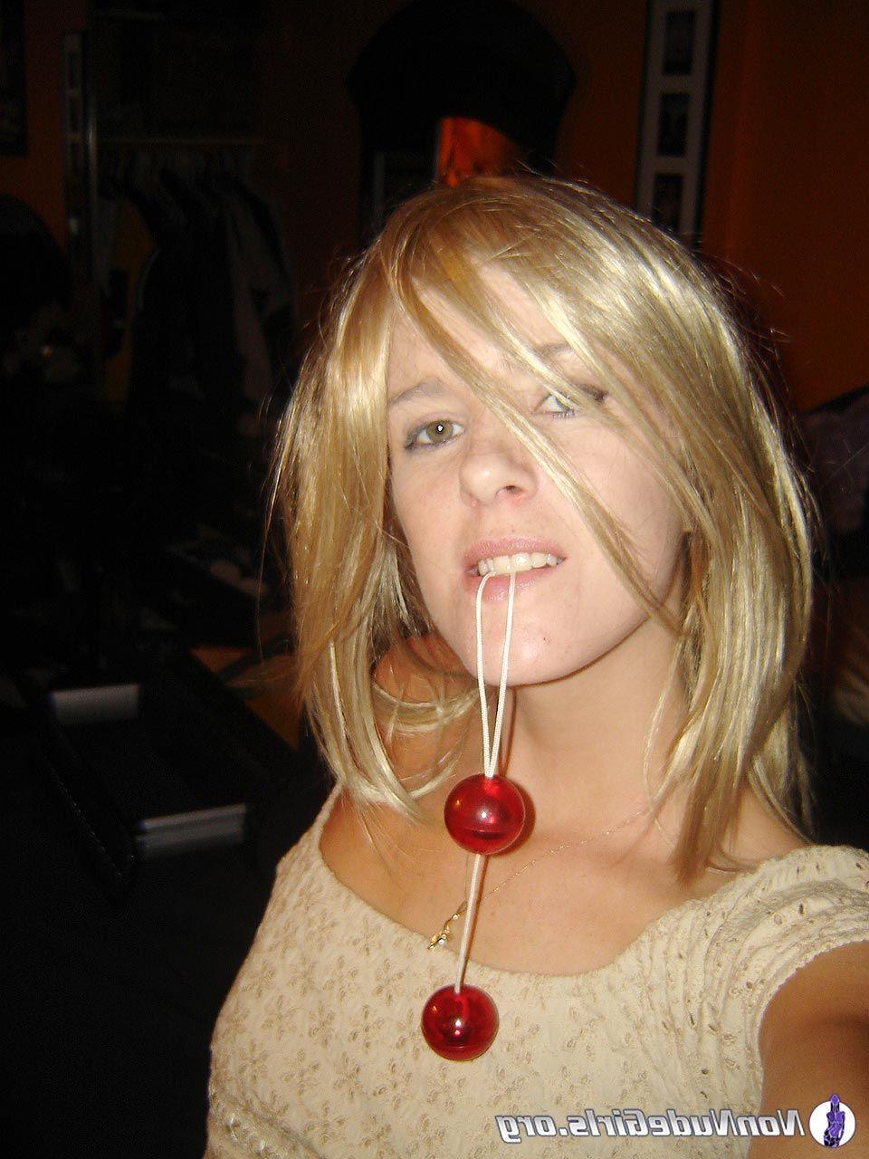 20P Pictures of naughty teen girls going wild