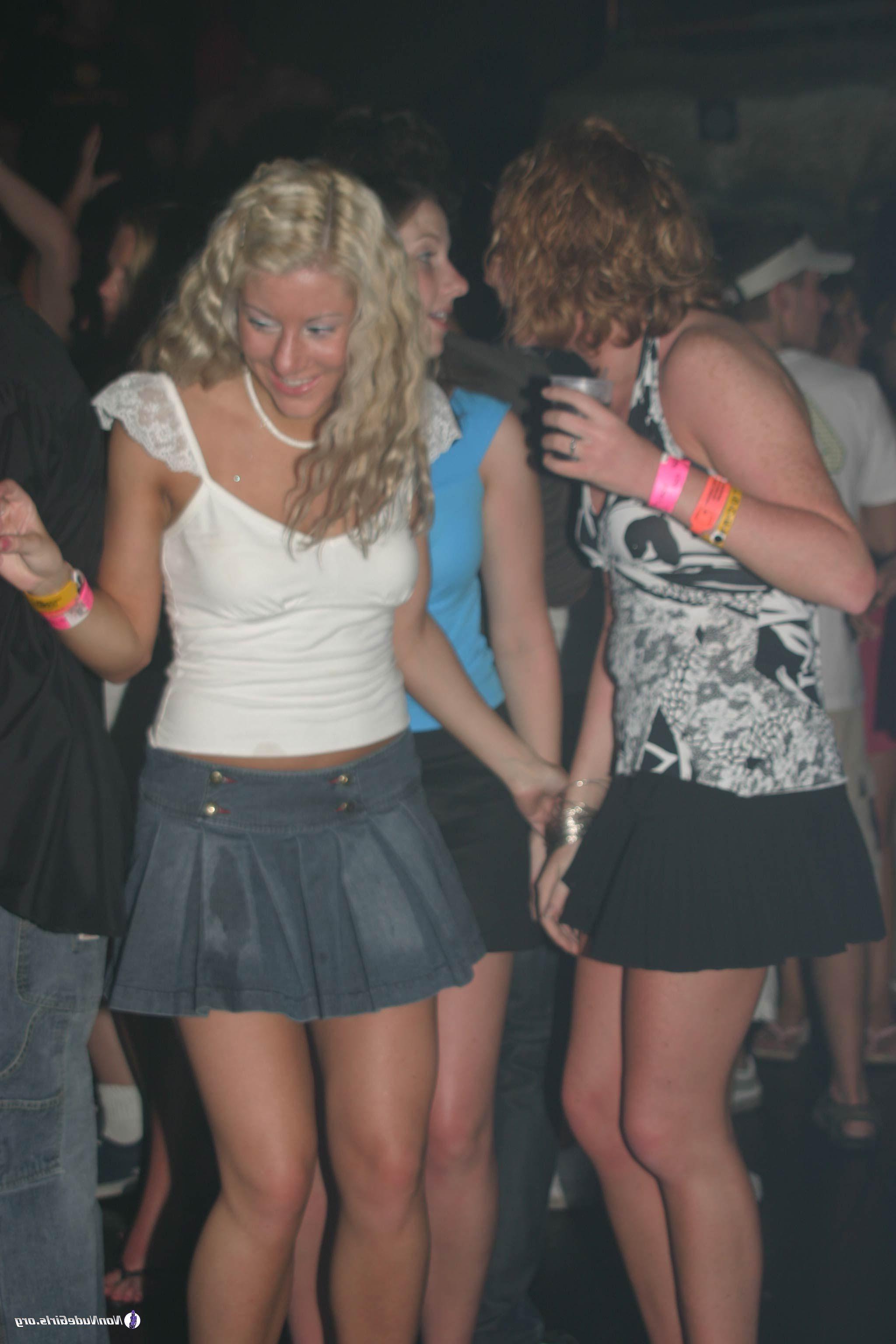 20P Pictures of hot girls going wild