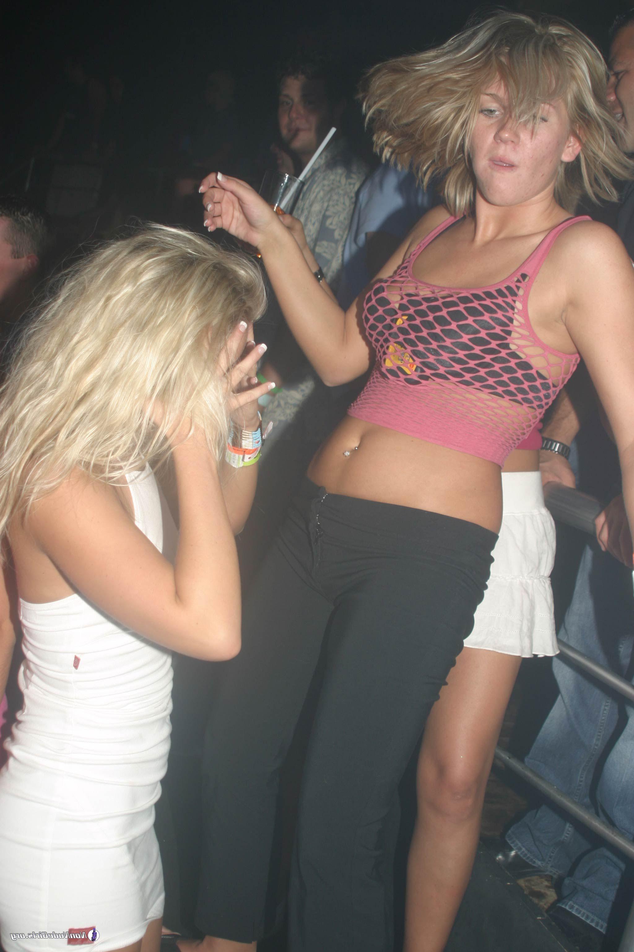 20P Pictures of hot girls going wild