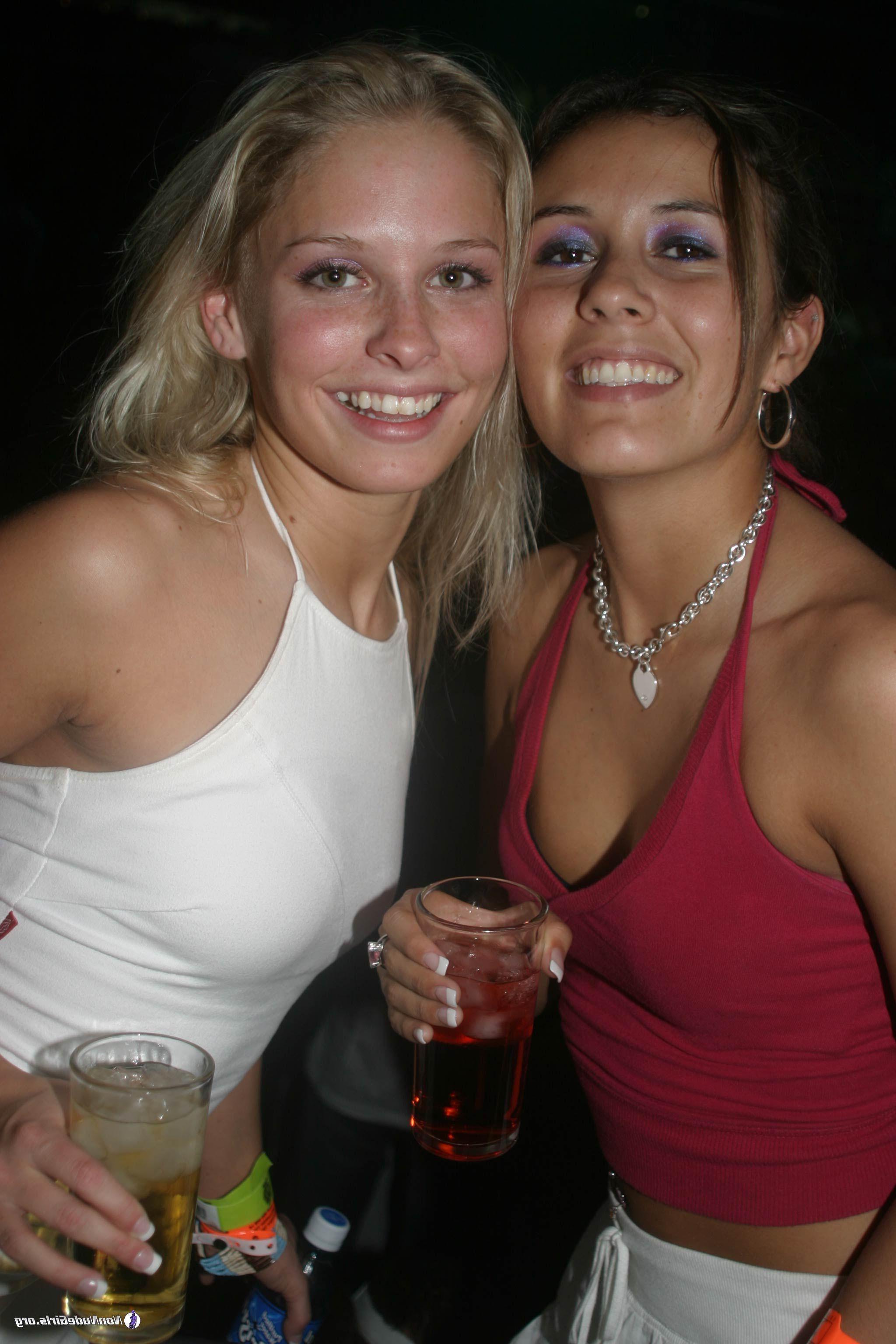 20P Pictures of hot girls going wild