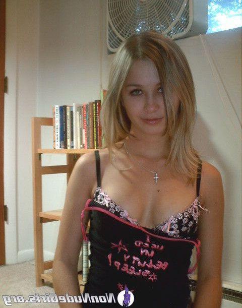 20P Pictures of hot girls showing their hotness