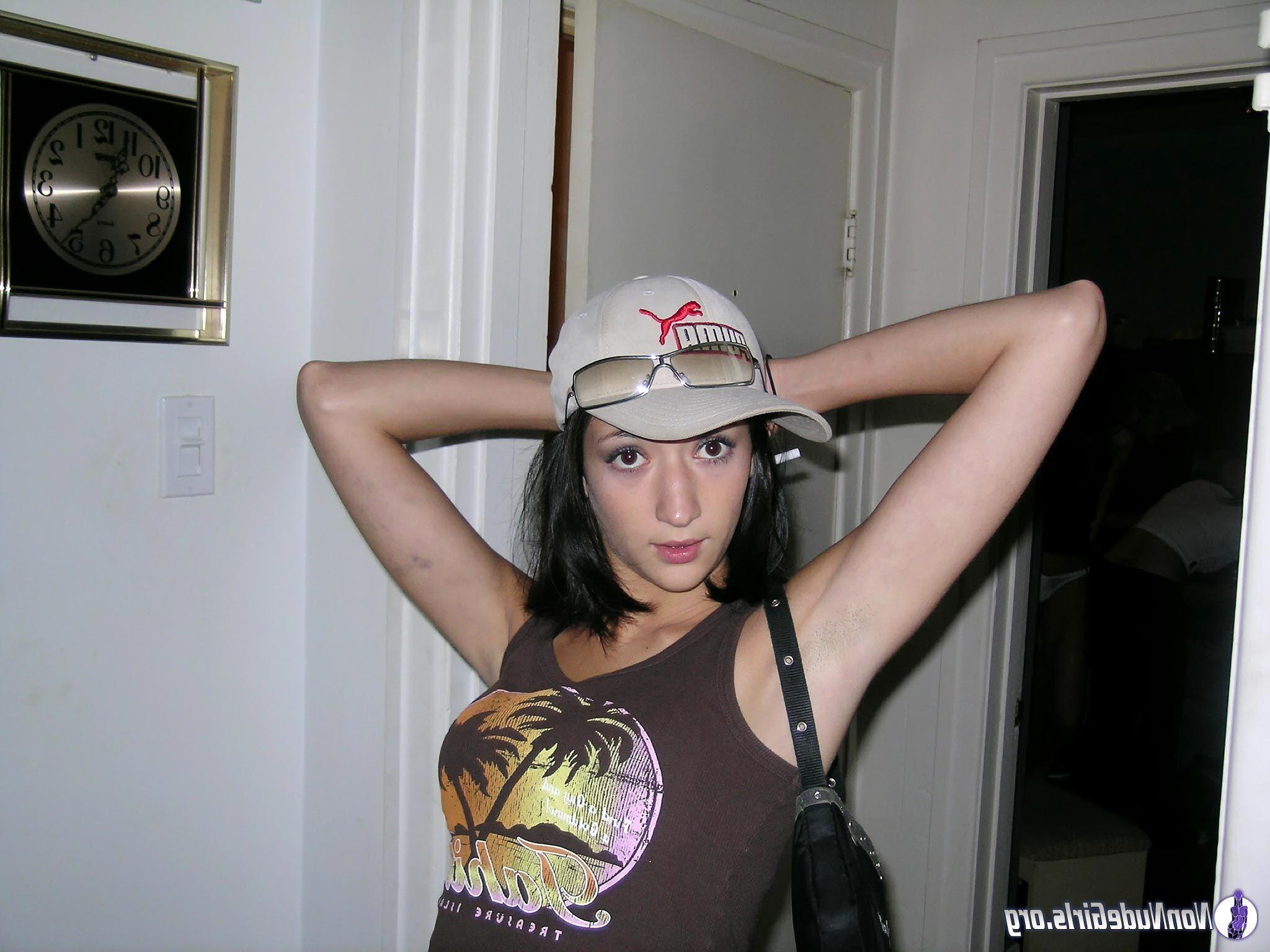 20P Pictures of hot girls showing their hotness