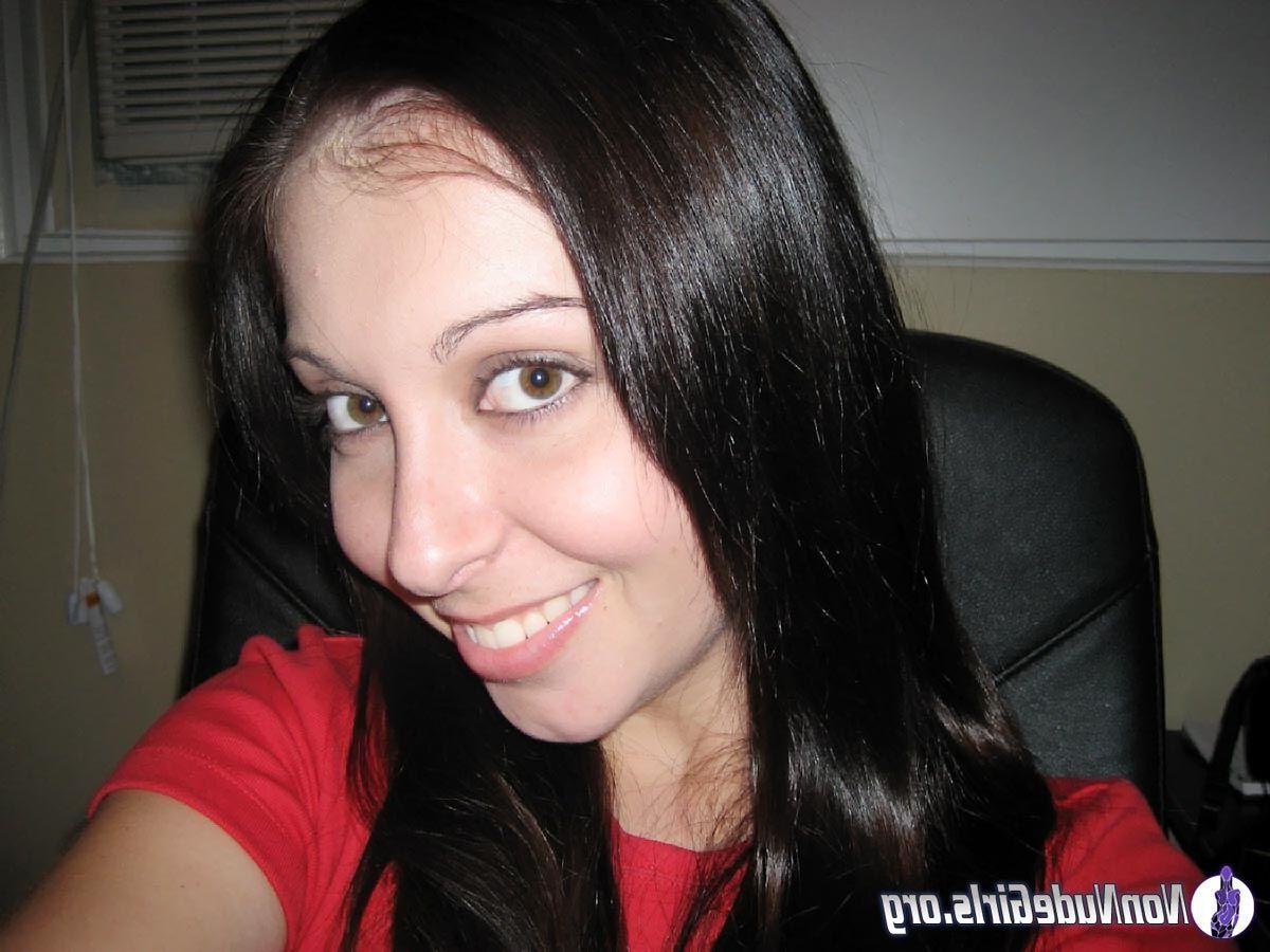 20P Pictures of hot girls showing their hotness