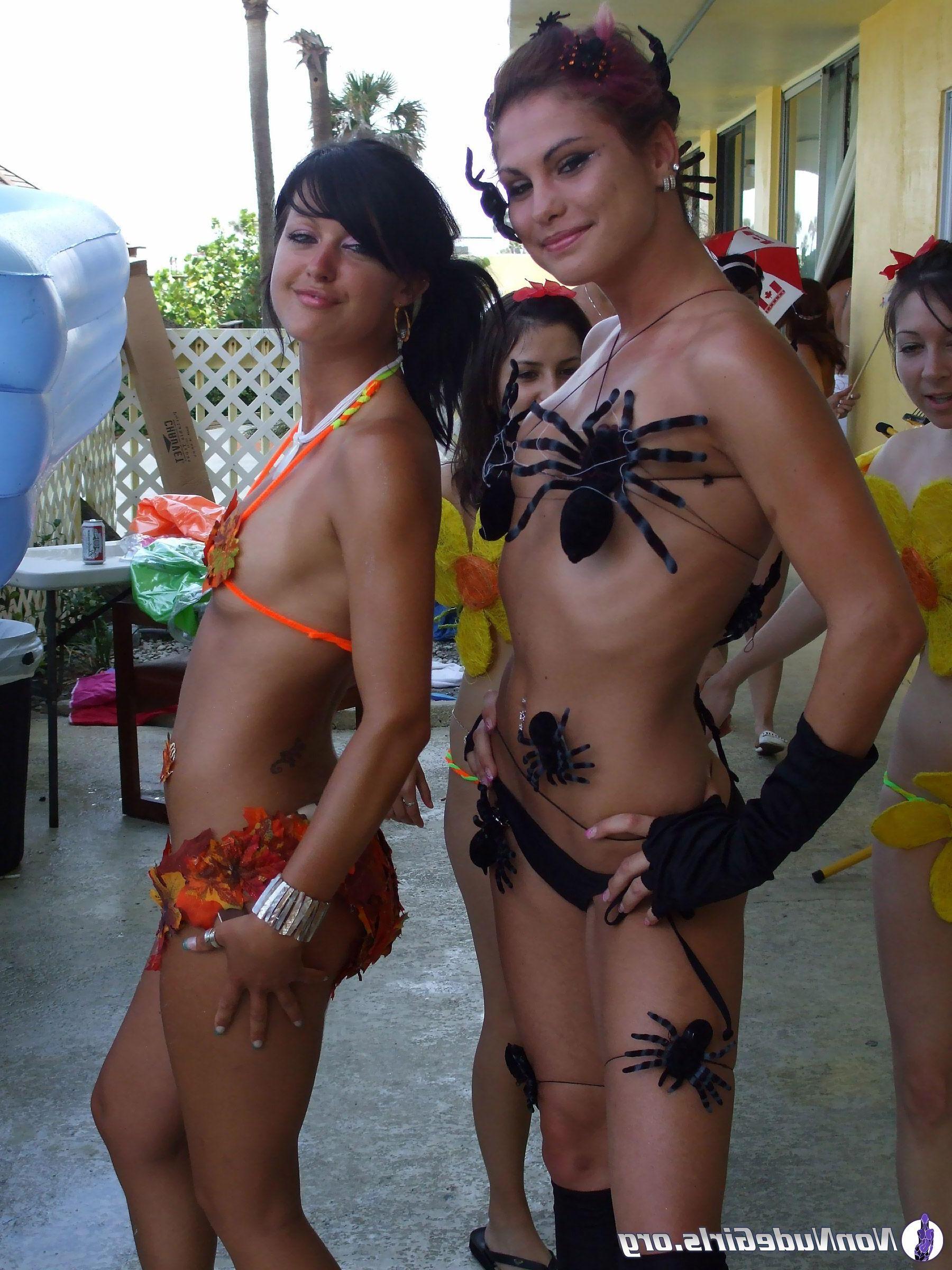20P Pictures of gorgeous teen girls looking hot