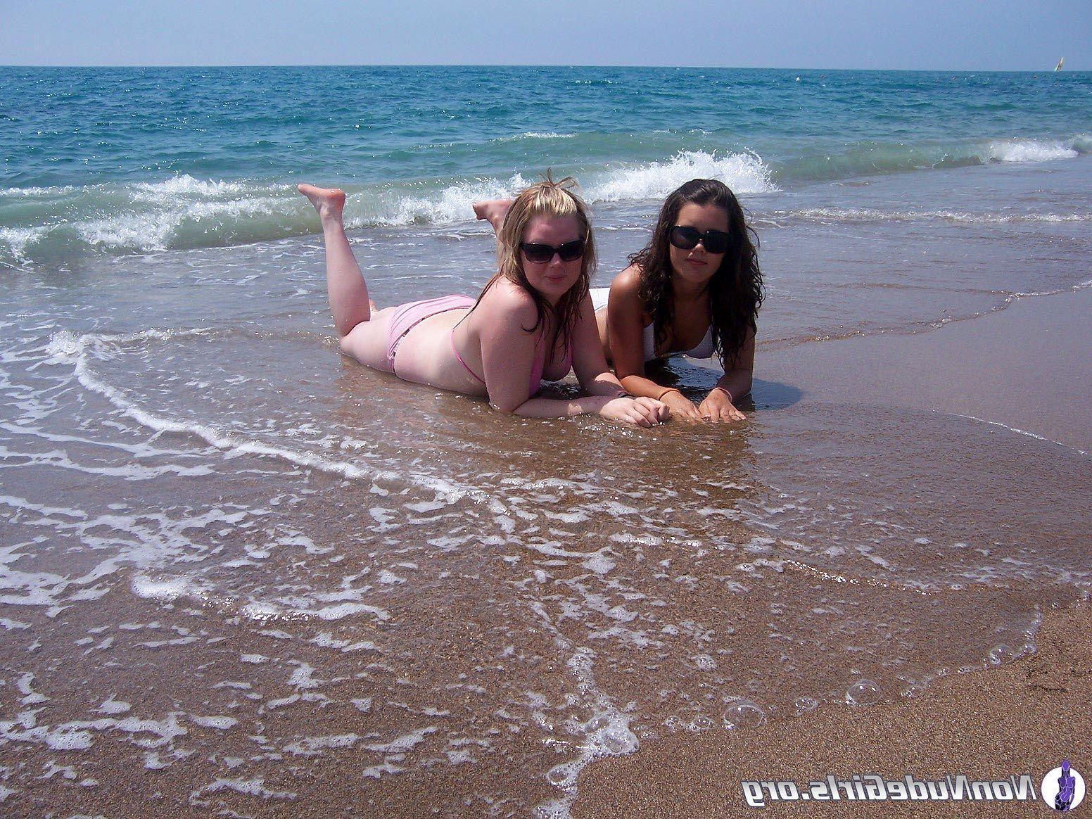 20P Pictures of hot nonnude girls teasing