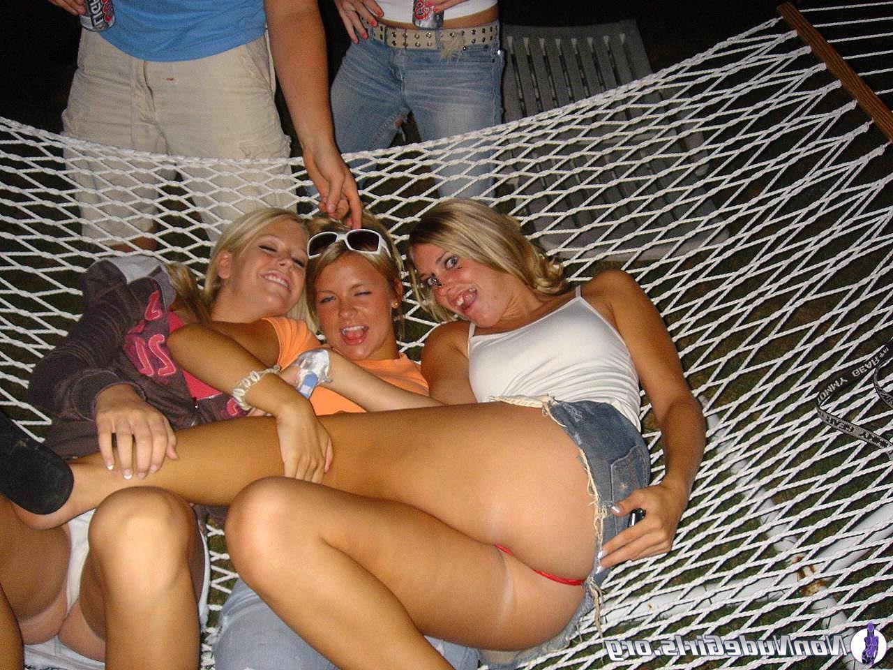 20P Pictures of hot nonnude girls teasing