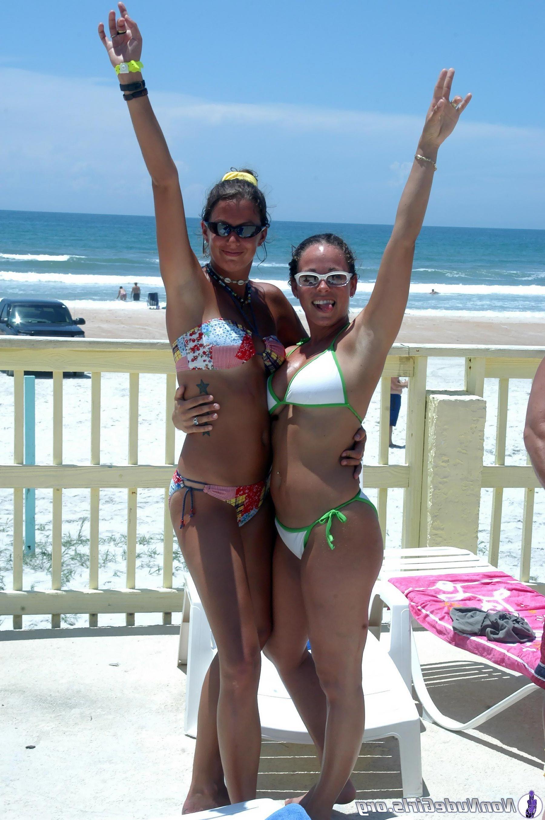 20P Pictures of hot girls showing off