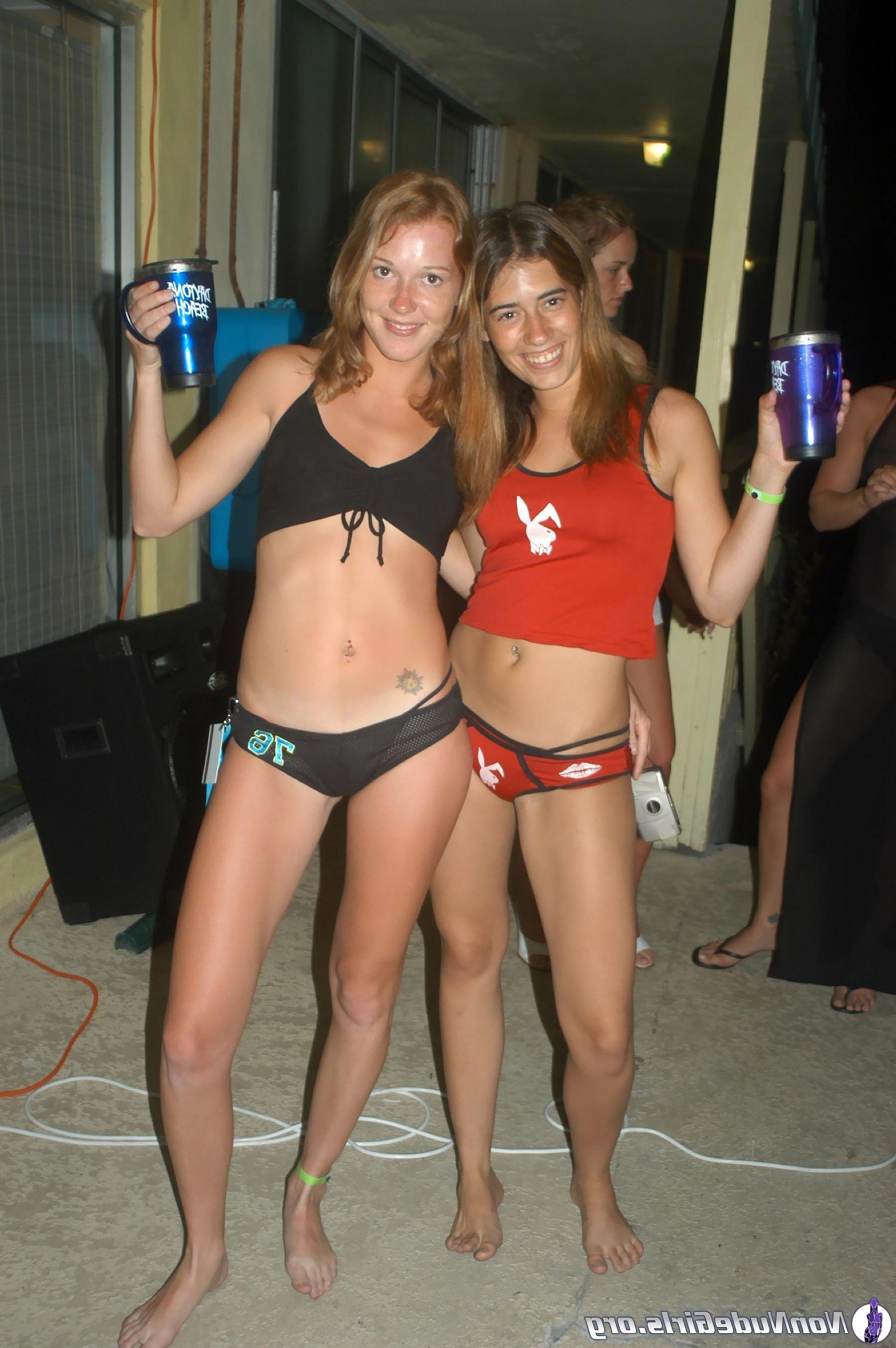 20P Pictures of hot girls showing off