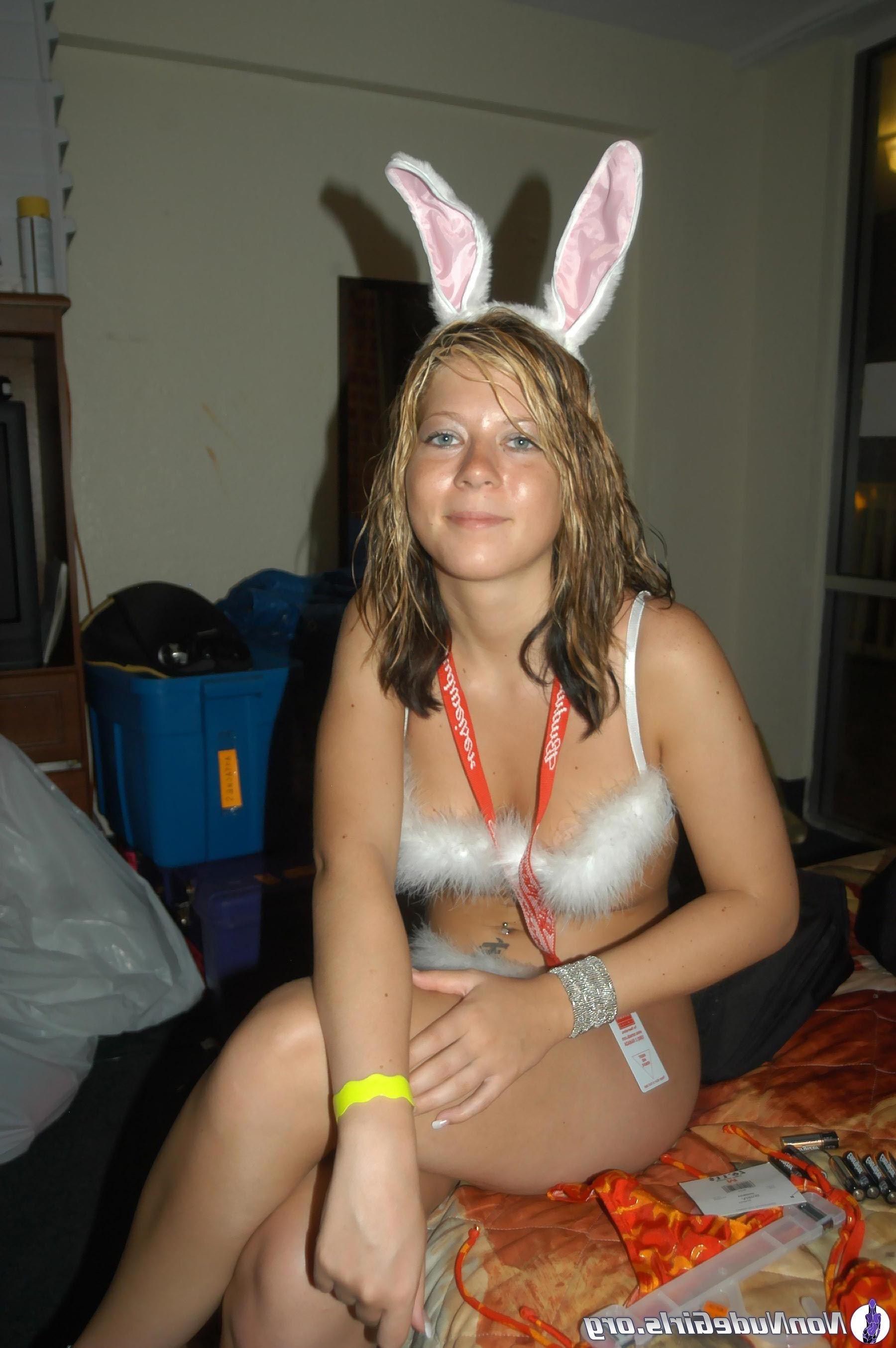 20P Pictures of hot girls showing off