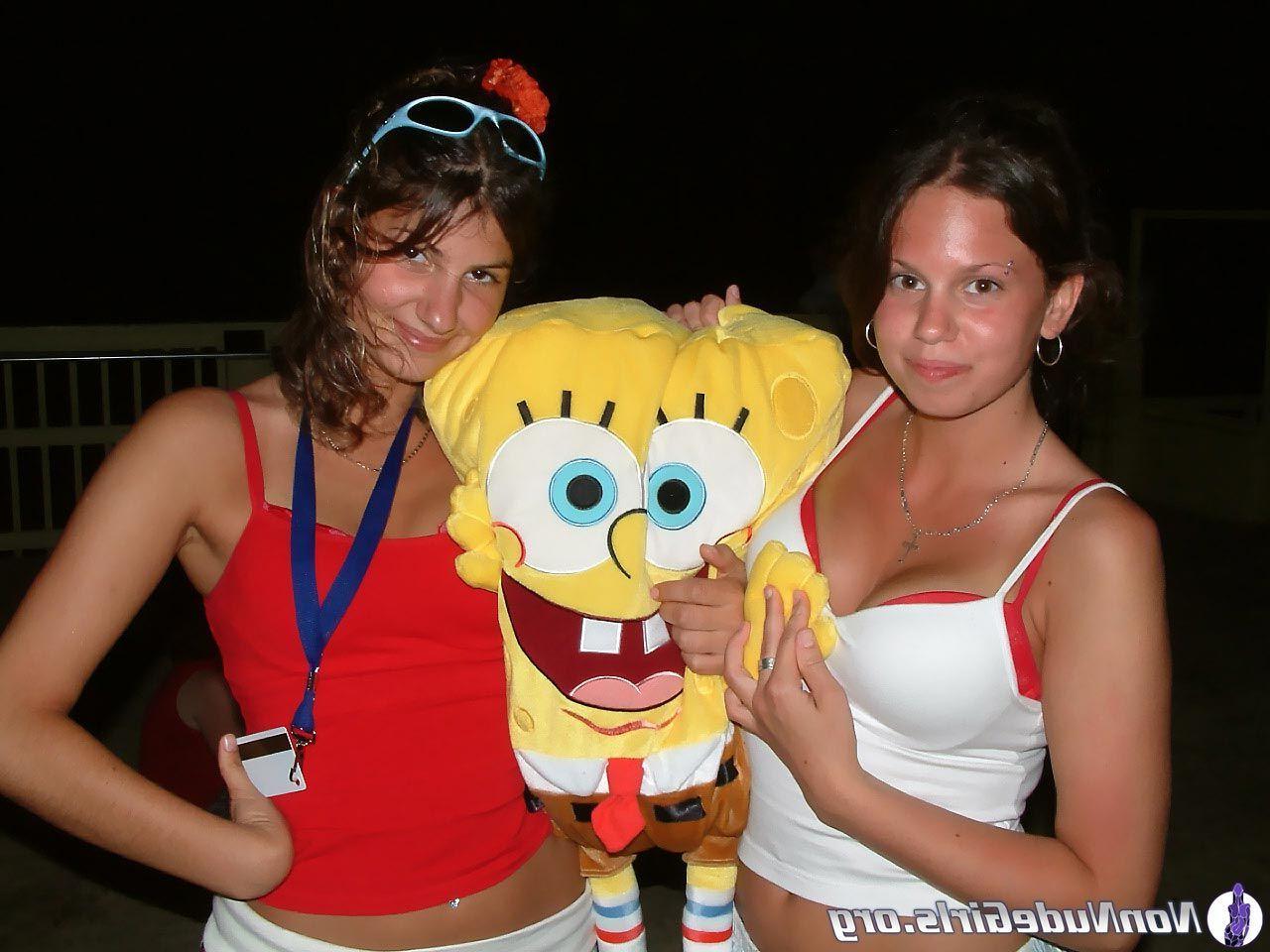 20P Pictures of hot girls showing off
