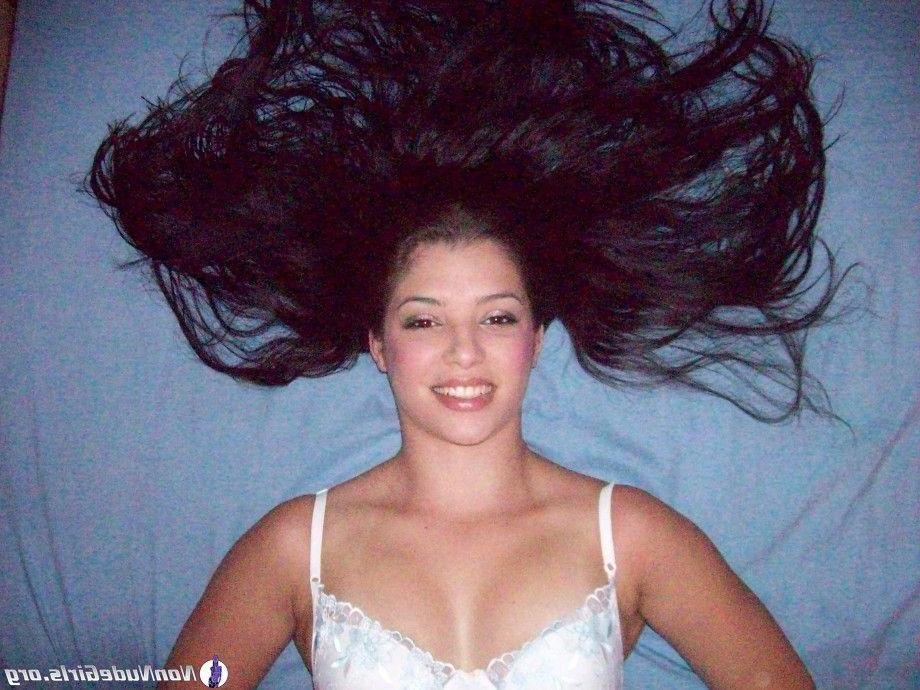 20P Pictures of sexy teen girls showing their stuff