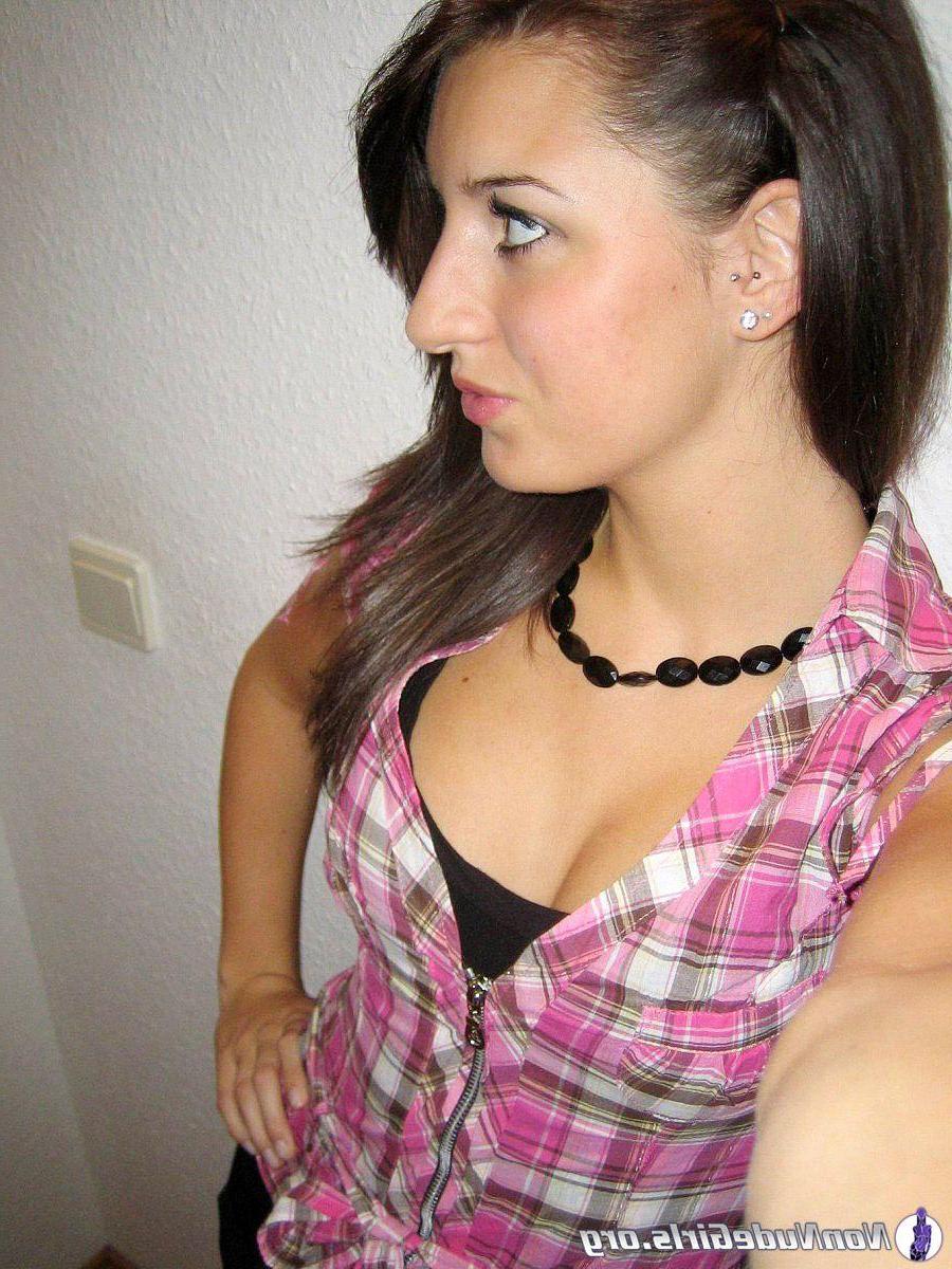20P Pictures of hot and wild girls being naughty