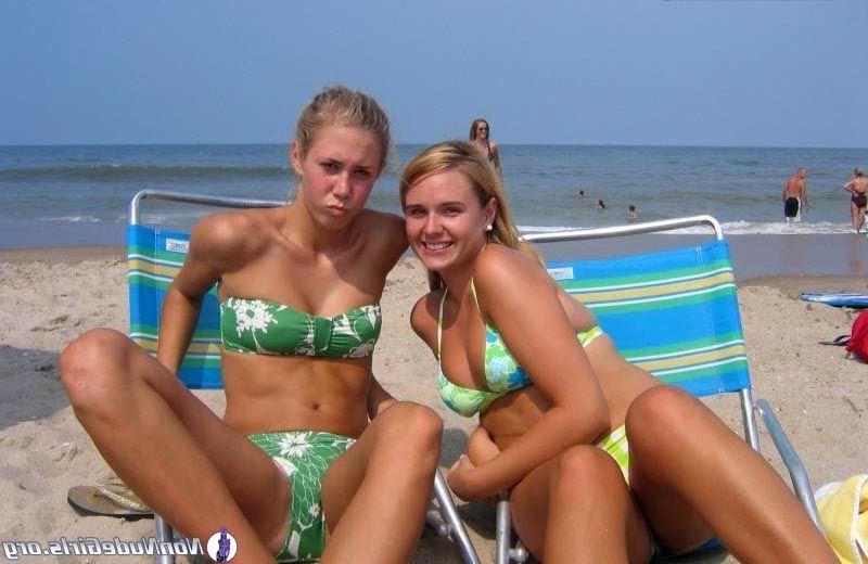 20P Pictures of hot teen girls looking hot with their friends