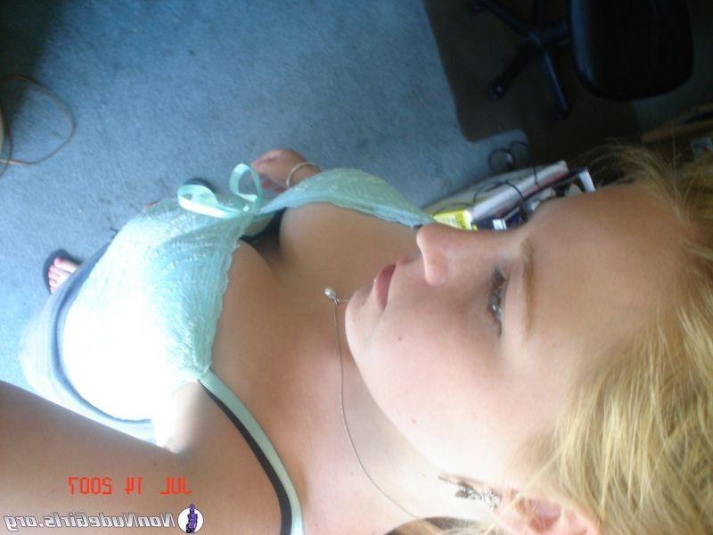 20P Pictures of Non Nude Girls getting naughty