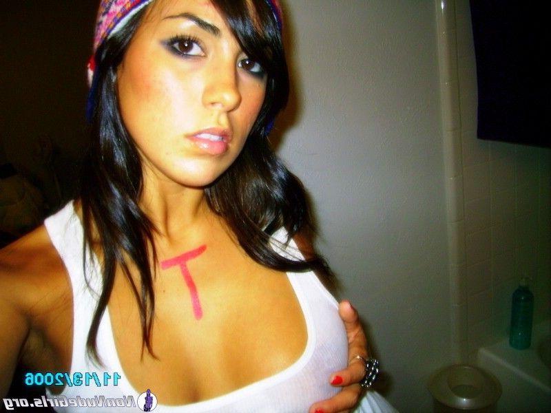 20P Pictures of Non Nude Girls getting naughty