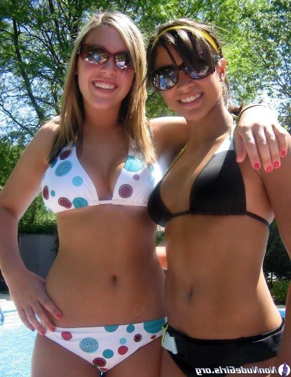 20P Pictures of hot amateur girls showing off