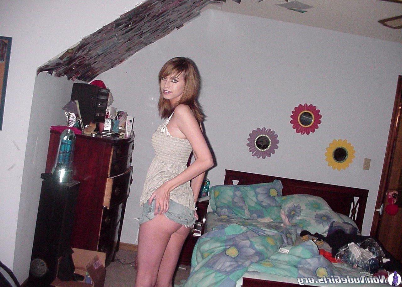 20P Pictures of hot girls showing off