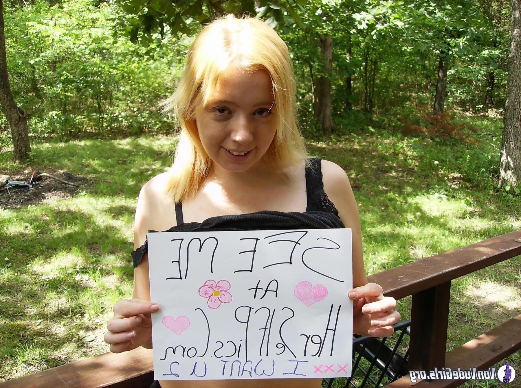 19P Pictures of hot nonnude girls showing off