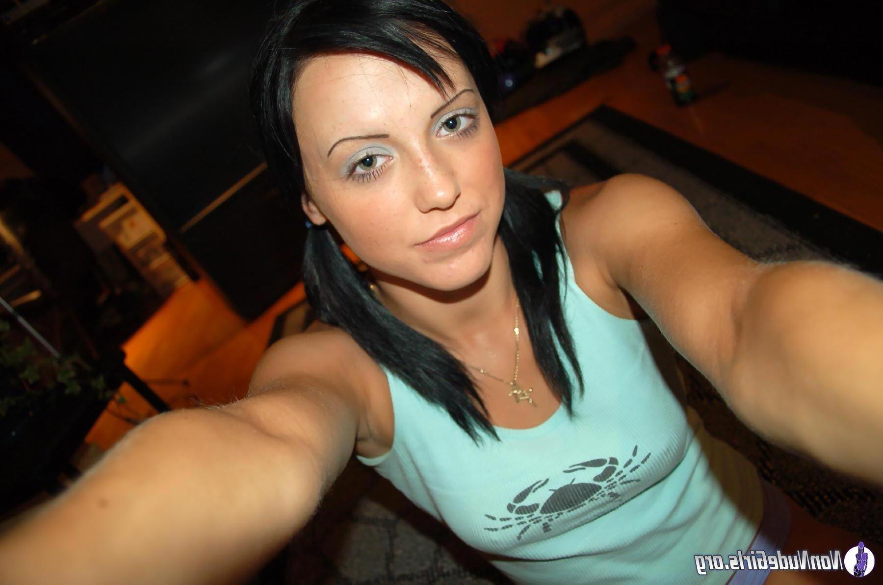 19P Pictures of hot nonnude girls showing off
