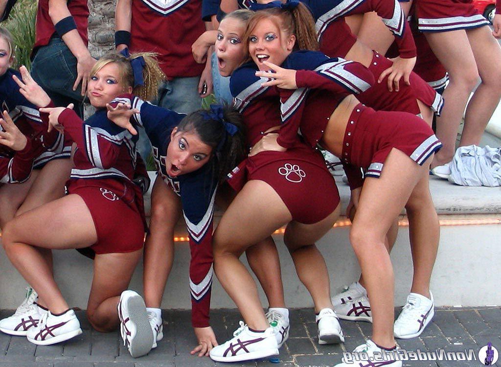 20P Pictures of slutty girls doing their thing