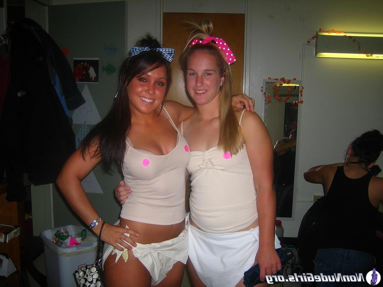 20P Pictures of slutty girls doing their thing