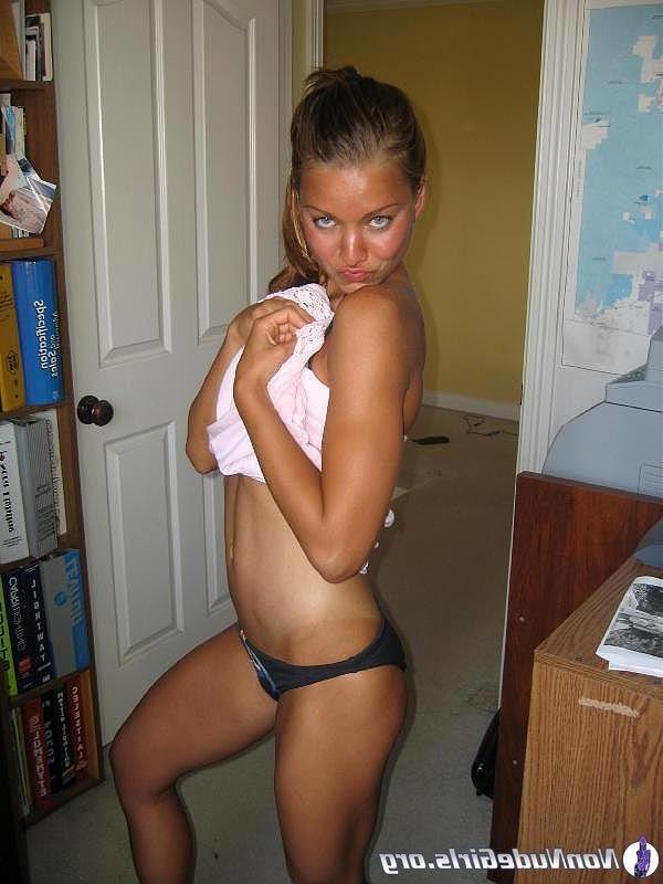 20P Pictures of slutty girls doing their thing