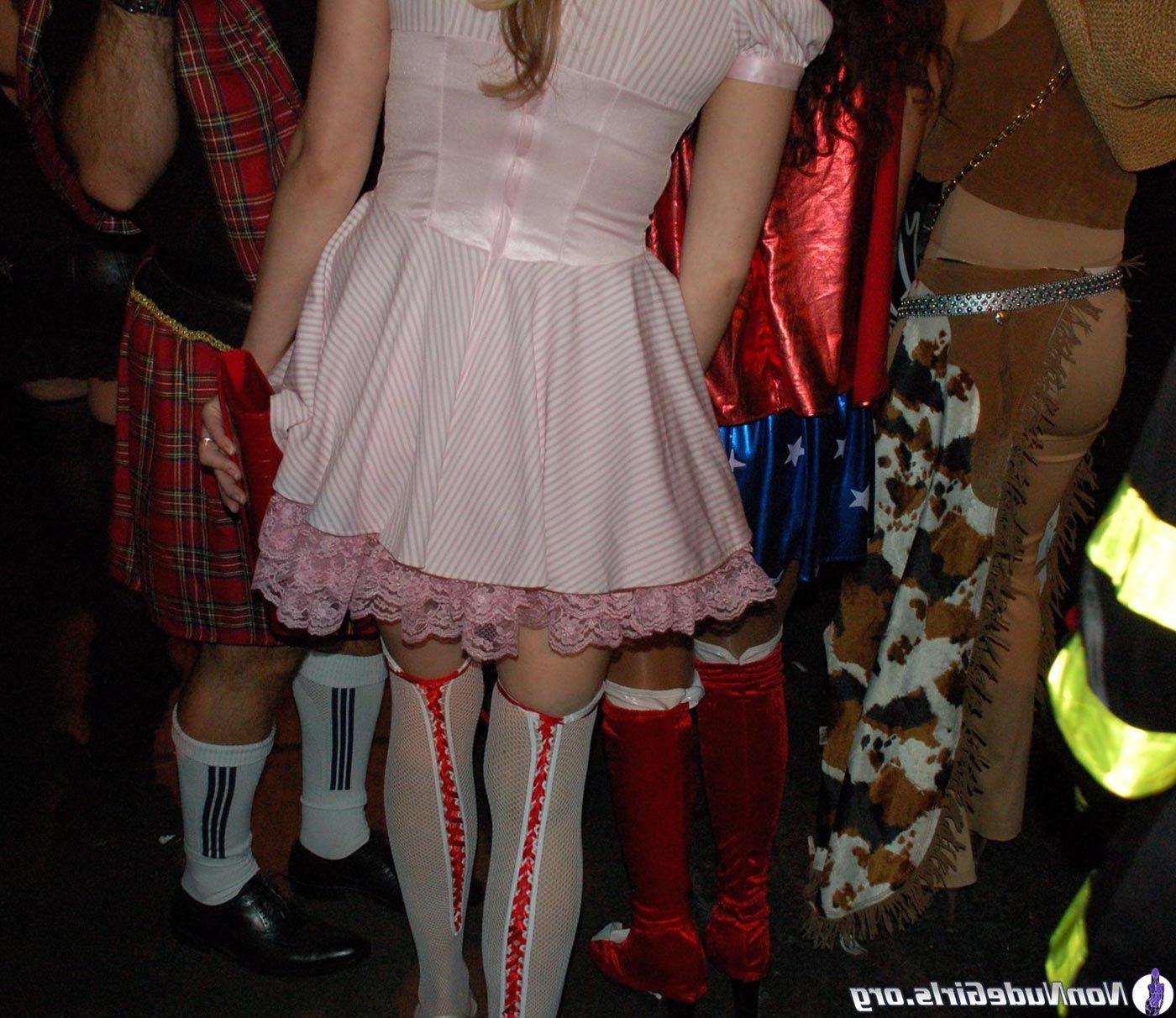 20P Pictures of stunning girls going wild