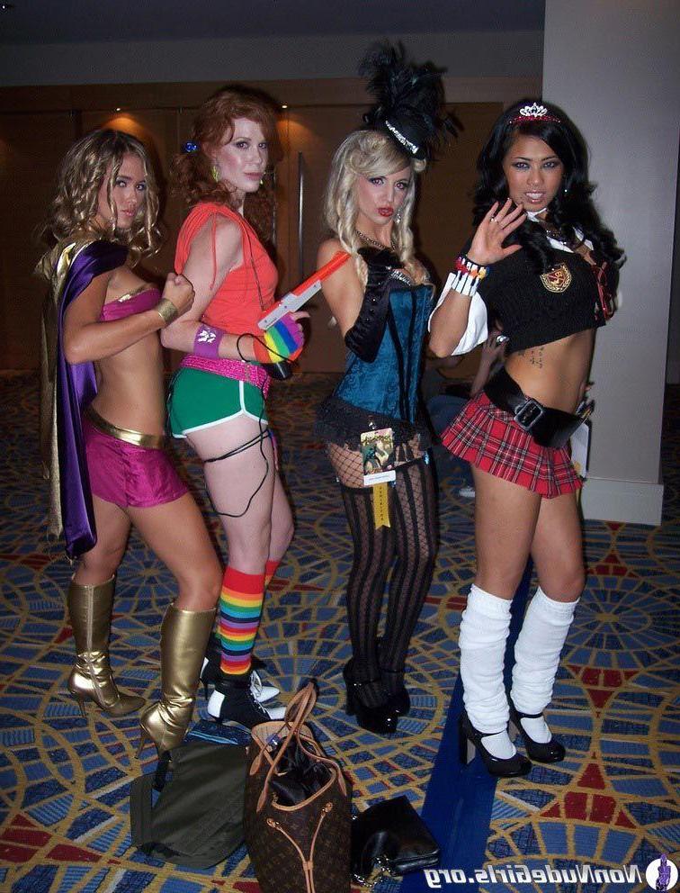 20P Pictures of stunning girls going wild