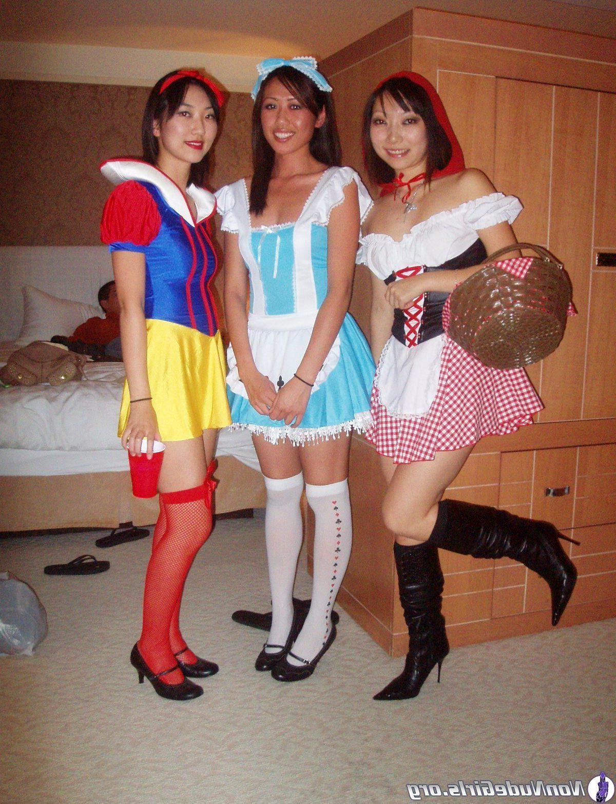 20P Pictures of stunning girls going wild