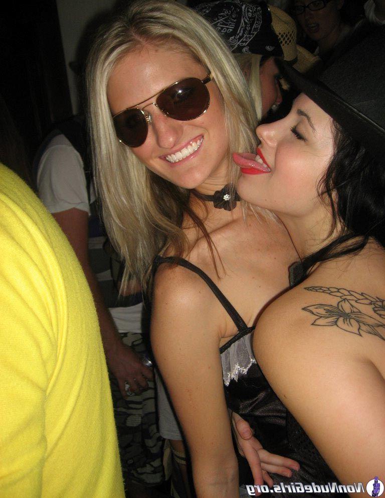 20P Pictures of stunning girls going wild