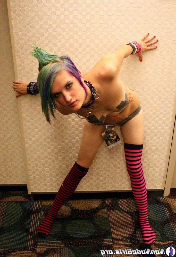 20P Pictures of stunning girls going wild