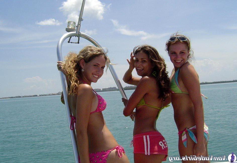 20P Pictures of hot teen girls being naughty