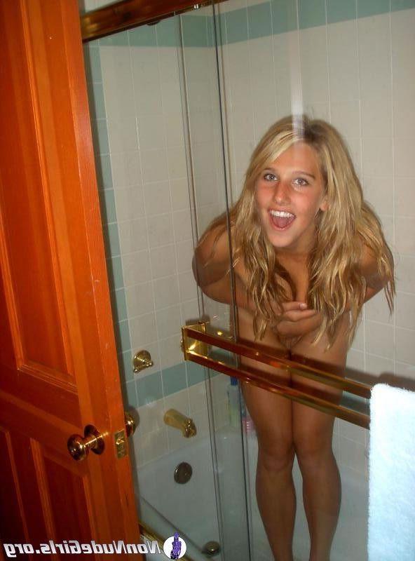 20P Pictures of hot amateur girls in lingerie