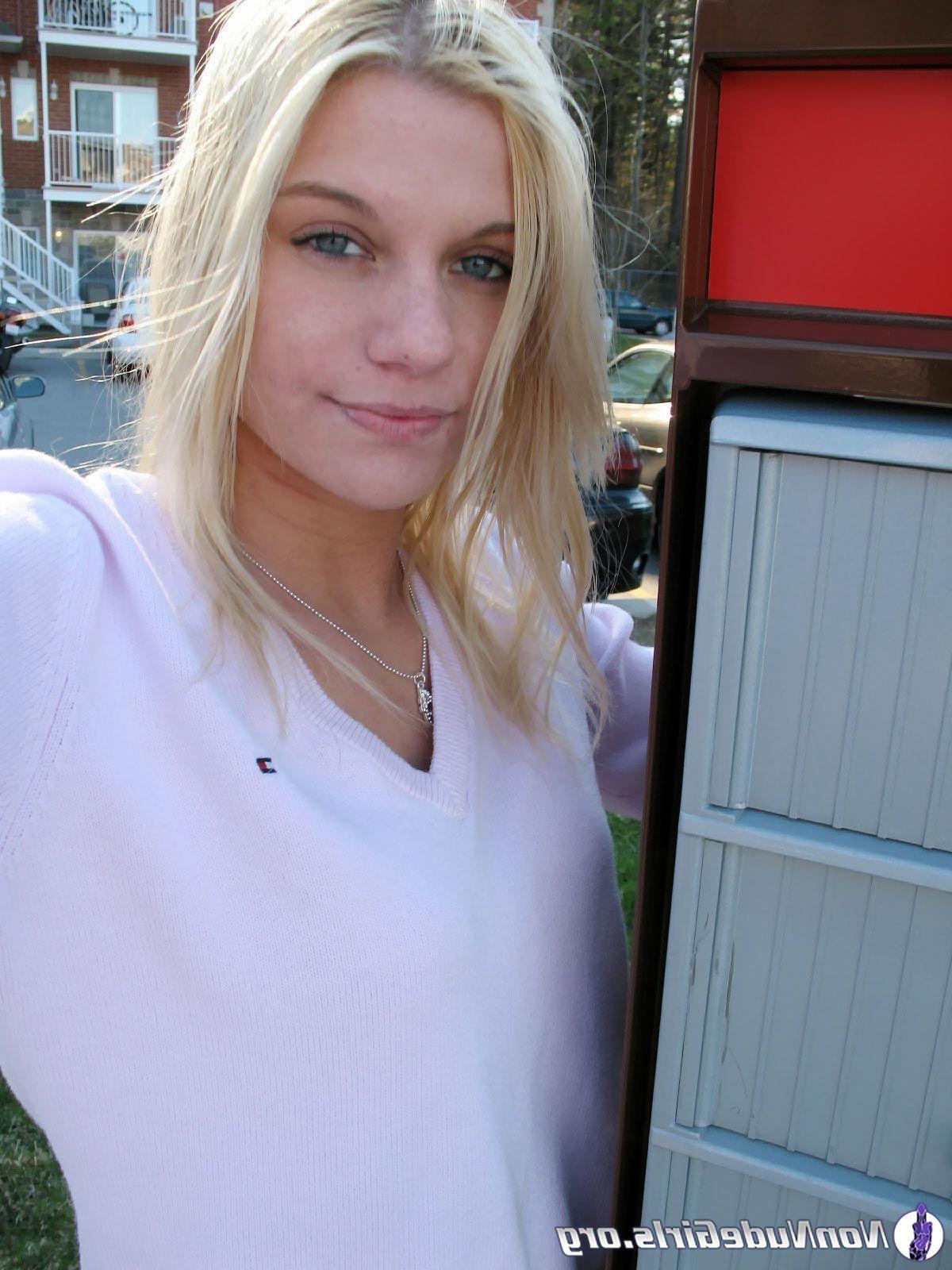 19P Pictures of hot teen girls teasing the camera