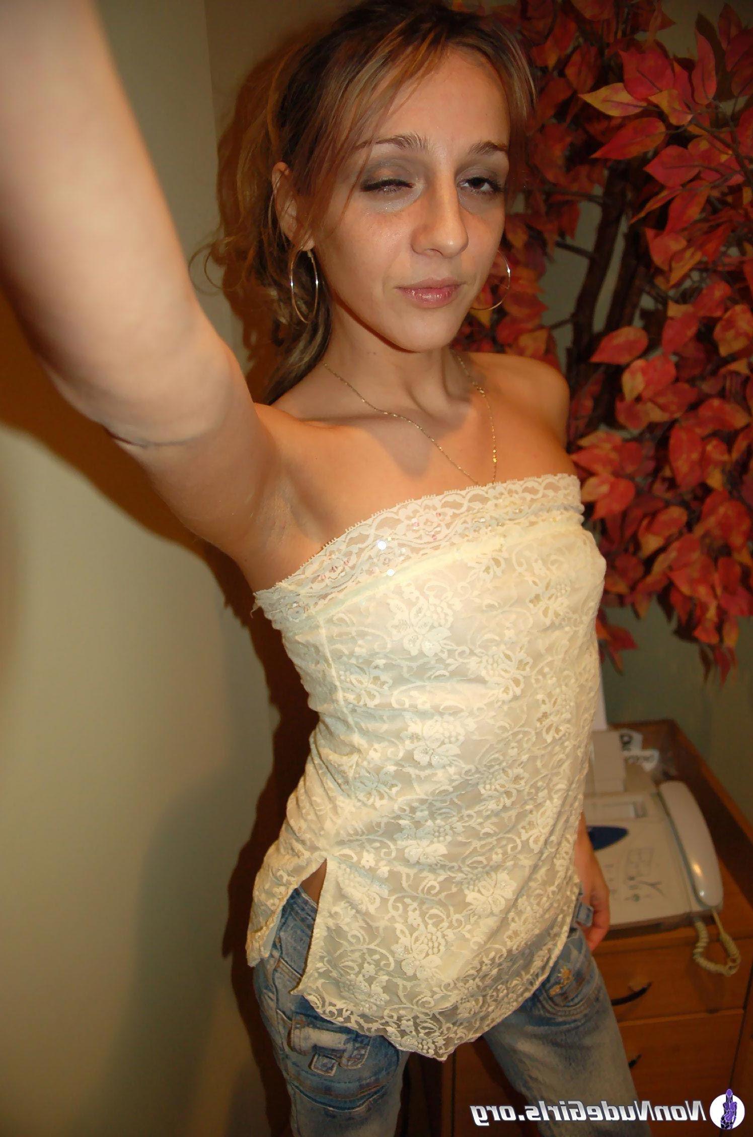 19P Pictures of hot teen girls teasing the camera